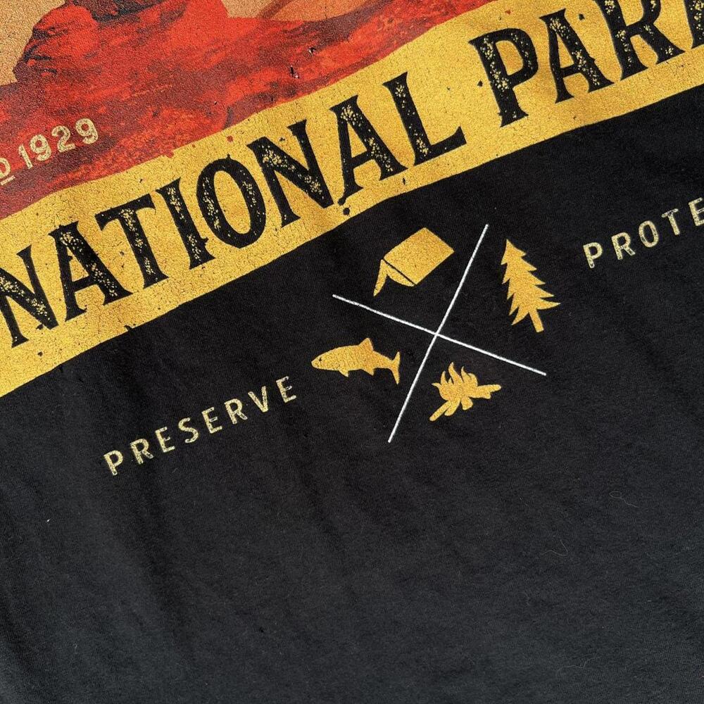 Arches Utah National Park Preserve Protect Graphic T-shirt - Picture 3 of 5